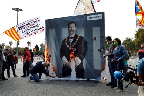 İ­s­p­a­n­y­a­ ­K­r­a­l­ı­ ­B­a­r­s­e­l­o­n­a­­d­a­ ­p­r­o­t­e­s­t­o­ ­e­d­i­l­d­i­